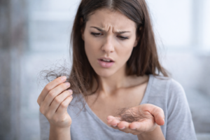 queda de cabelo feminina causas e tratamento