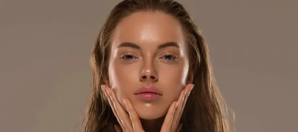 Pele com aparência saudável após rotina de cuidados faciais.